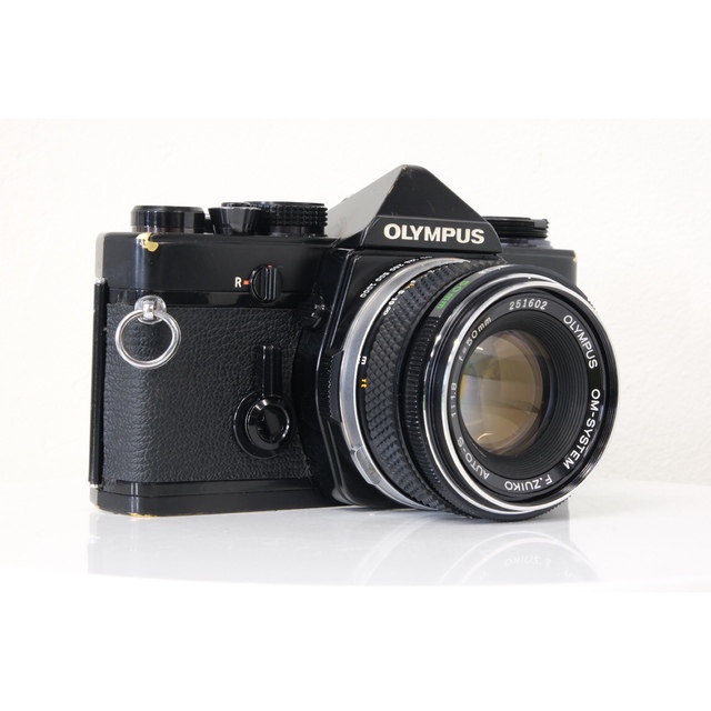 OLYMPUS(オリンパス)のOLIMPUS OM-1 ブラック ZUIKO 50mm f1.8 (整備品) スマホ/家電/カメラのカメラ(フィルムカメラ)の商品写真