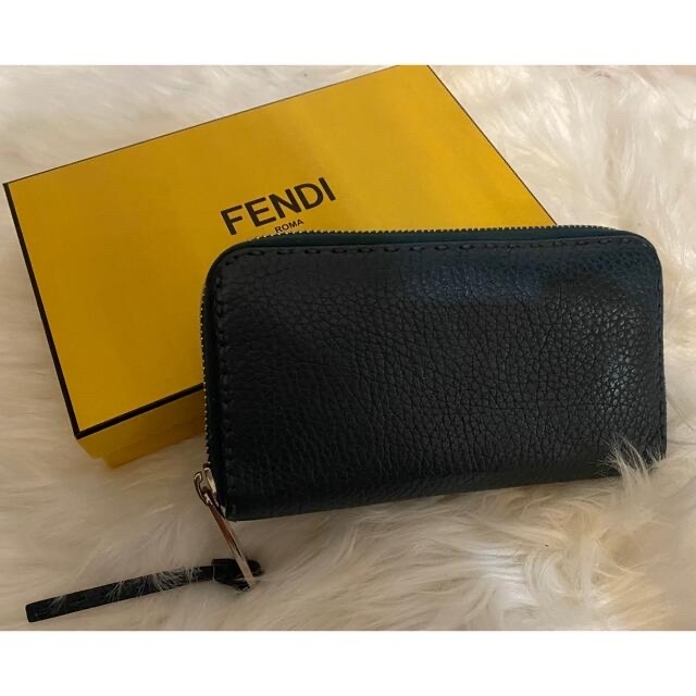 【箱付き】FENDI フェンディ セレリア 牛革 ラウンドファスナー