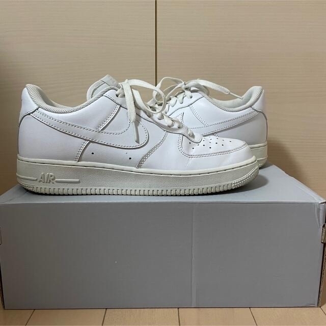 NIKE(ナイキ)の最安値　NIKE AIR FORCE1  07 ホワイト26cm エアフォース1 メンズの靴/シューズ(スニーカー)の商品写真