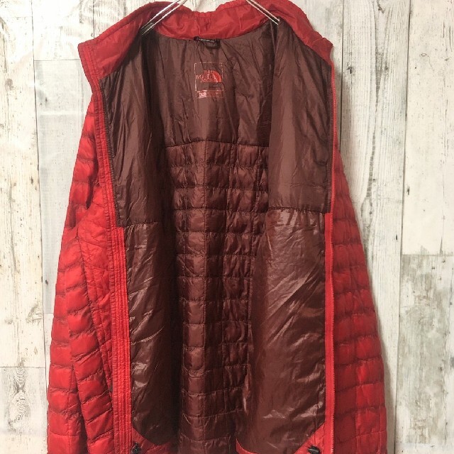 THE NORTH FACE(ザノースフェイス)の美品US規格ノースフェイス中綿ジャケットアウターブルゾン刺繍ロゴレッド古着 メンズのジャケット/アウター(ブルゾン)の商品写真