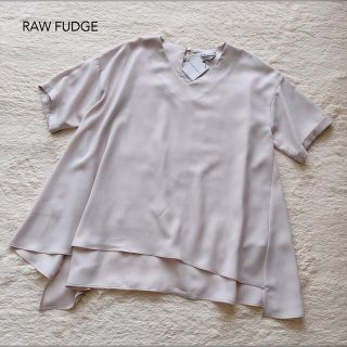 ローファッジ(RAW FUDGE)の最終sale⭐︎新品✦︎ローファッジ❤︎Vネック アシンメトリー ブラウス(シャツ/ブラウス(半袖/袖なし))