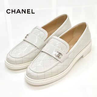 シャネル(CHANEL)の4395 シャネル パテント ココマーク ローファー ホワイト(ローファー/革靴)
