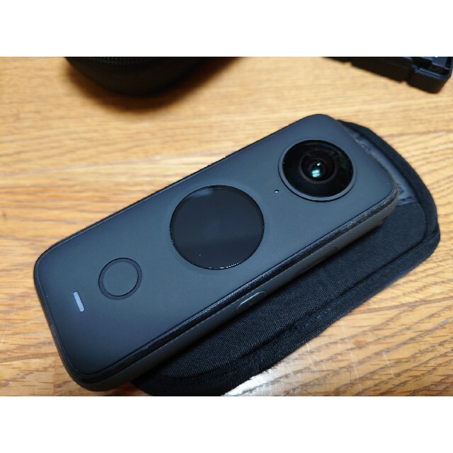 insta 360 one x2 バッテリー2枚　レンズにキズがない スマホ/家電/カメラのカメラ(その他)の商品写真