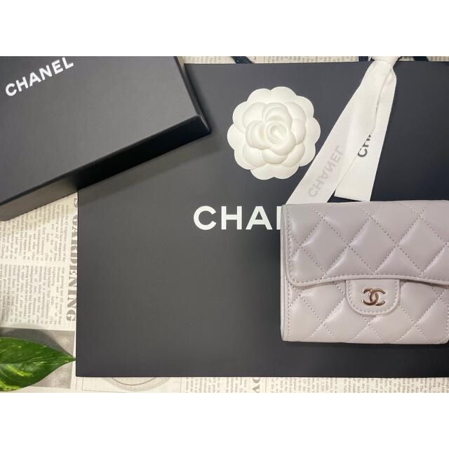 熱い販売 CHANEL - CHANEL シャネル 希少カラー 折り財布 ラムスキン