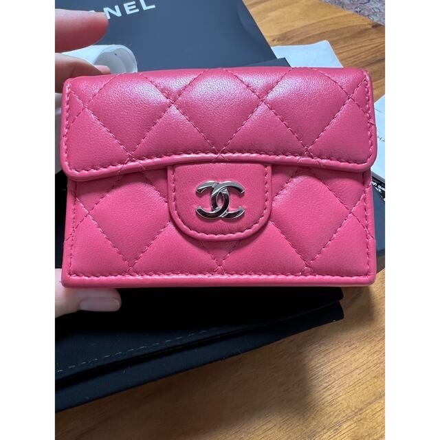 CHANEL(シャネル)の美品　付属品あり　シャネル　ラムスキン　スモール　ウォレット　29番代　ピンク レディースのファッション小物(財布)の商品写真