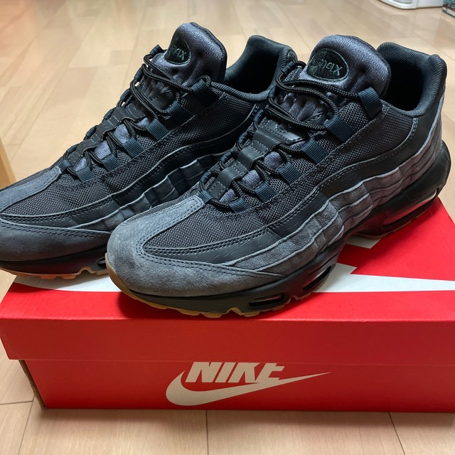 NIKE AIR MAX 95 SE “Black/Gum”靴/シューズ