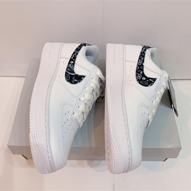 NIKE(ナイキ)の★27cm ナイキ エアフォース1 ペイズリー 黒 エッセンシャル メンズの靴/シューズ(スニーカー)の商品写真