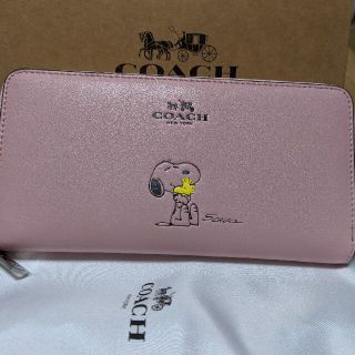 COACH  長財布ラウンドファスナー　スヌーピーコラボ　ピンク