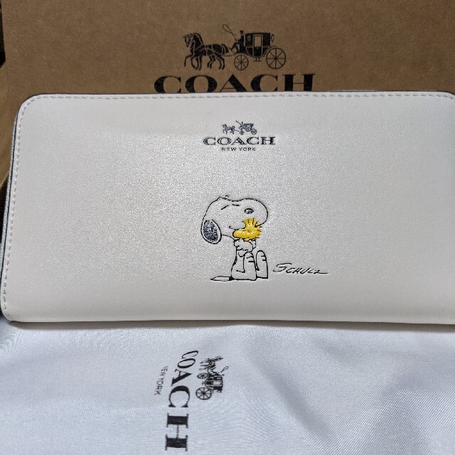 COACH - COACH 長財布 ラウンドファスナー スヌーピーコラボ白の通販 ...