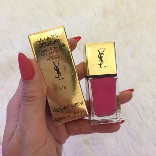 イヴサンローランボーテ(Yves Saint Laurent Beaute)の箱付き新品イヴサンローランマットネイル(マニキュア)