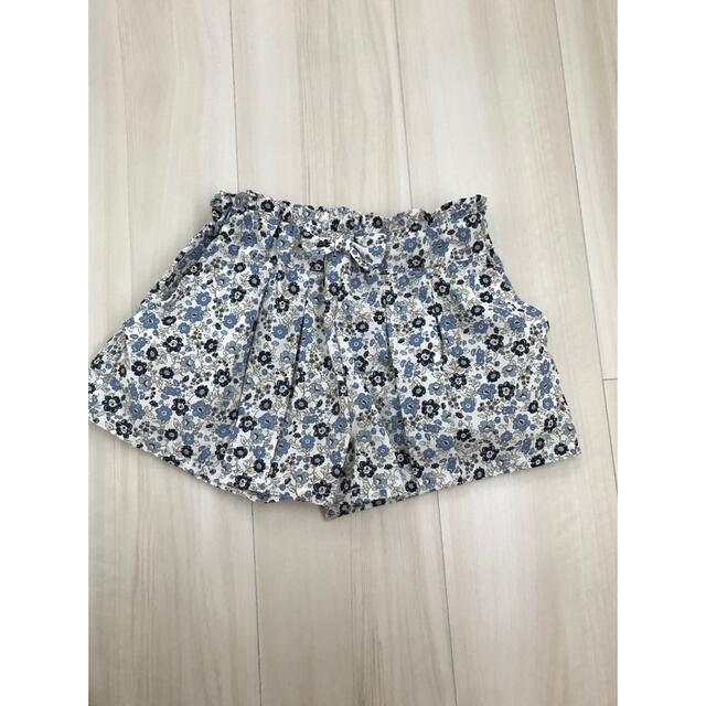 西松屋(ニシマツヤ)の花柄ショートパンツ キッズ/ベビー/マタニティのキッズ服女の子用(90cm~)(パンツ/スパッツ)の商品写真