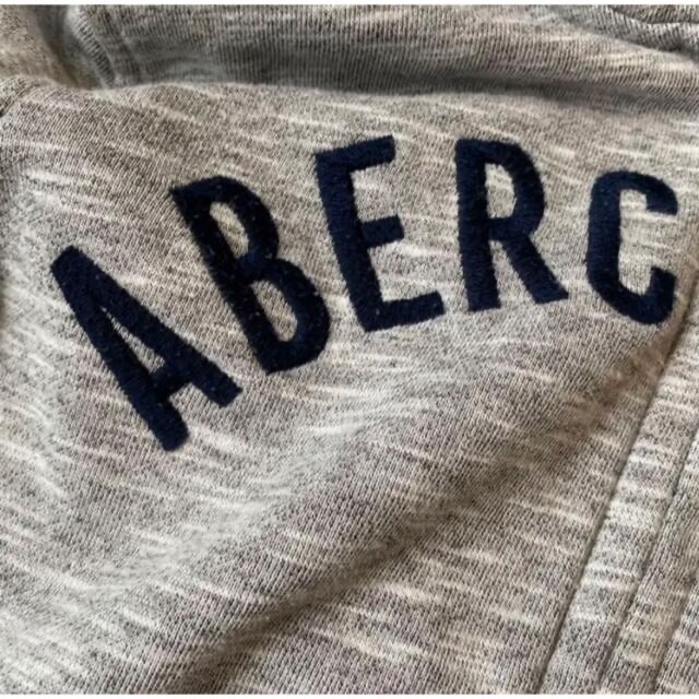 Abercrombie&Fitch(アバクロンビーアンドフィッチ)のパーカー　アバクロンビーキッズ　サイズ140-150 キッズ/ベビー/マタニティのキッズ服女の子用(90cm~)(ジャケット/上着)の商品写真