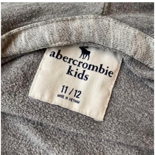 Abercrombie&Fitch(アバクロンビーアンドフィッチ)のパーカー　アバクロンビーキッズ　サイズ140-150 キッズ/ベビー/マタニティのキッズ服女の子用(90cm~)(ジャケット/上着)の商品写真