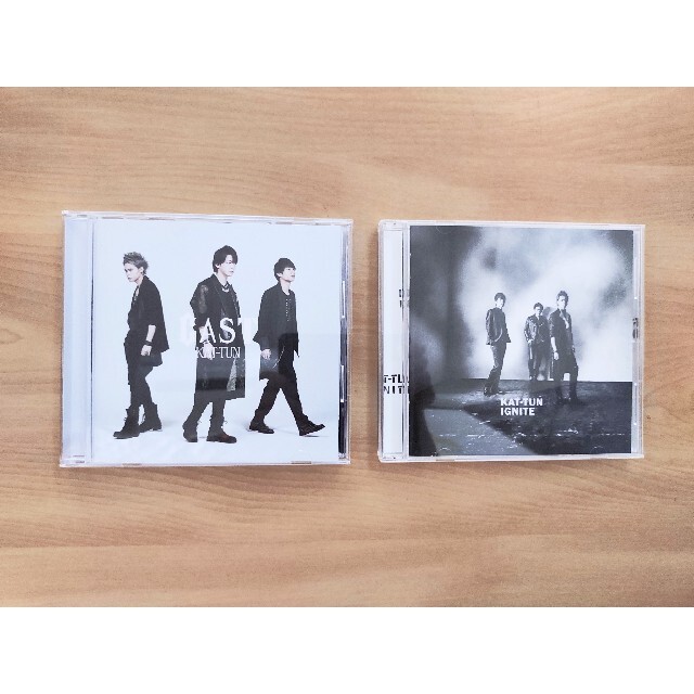KAT-TUN(カトゥーン)のKAT-TUN CAST・IGNITE（通常版）CDセット エンタメ/ホビーのCD(ポップス/ロック(邦楽))の商品写真