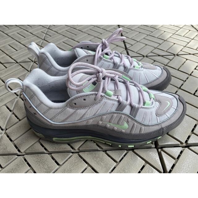 NIKE(ナイキ)のNIKE AIR MAX 98 メンズの靴/シューズ(スニーカー)の商品写真