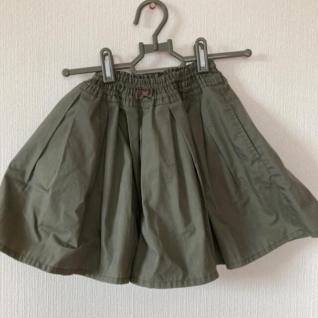 西松屋(ニシマツヤ)のused・女児・キュロット・カーキ色・130センチ キッズ/ベビー/マタニティのキッズ服女の子用(90cm~)(パンツ/スパッツ)の商品写真