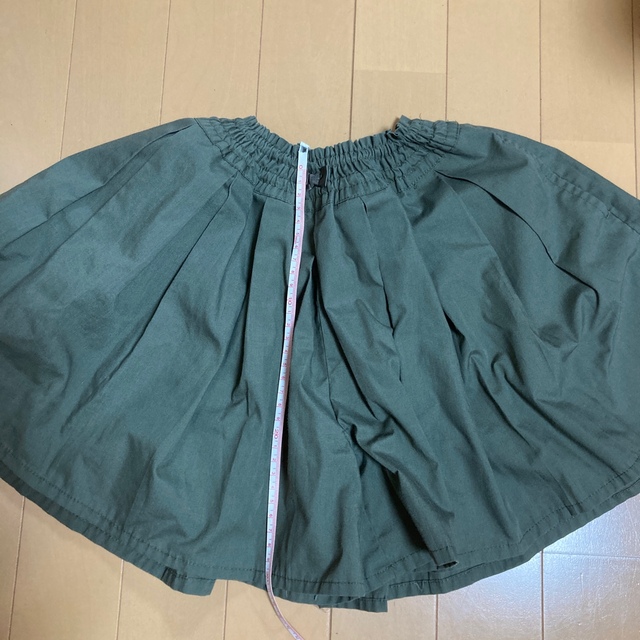 西松屋(ニシマツヤ)のused・女児・キュロット・カーキ色・130センチ キッズ/ベビー/マタニティのキッズ服女の子用(90cm~)(パンツ/スパッツ)の商品写真