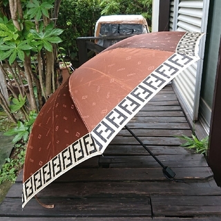 フェンディ(FENDI)のFENDI フェンディ の 折りたたみ傘🌂 ブラウン系(傘)