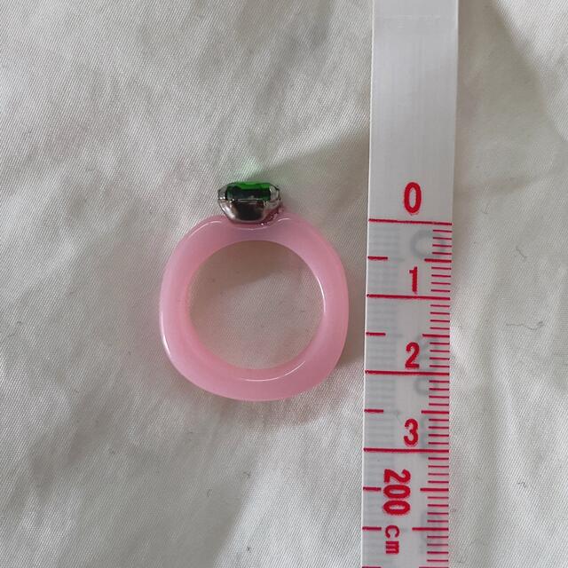 プラスチック　アクリルリング　バイカラー　ピンク×グリーン レディースのアクセサリー(リング(指輪))の商品写真