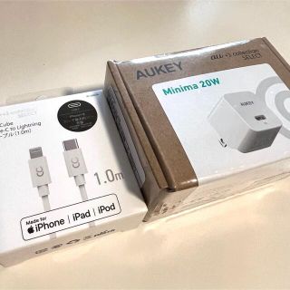 アップル(Apple)の新品 au AUKEY 正規品 充電器 iPhone ライトニング 20w(バッテリー/充電器)