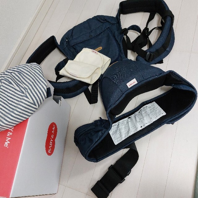 BABYBJORN(ベビービョルン)のBABY&Me（ベビーアンドミー）ヒップシートキャリア デニム キッズ/ベビー/マタニティの外出/移動用品(抱っこひも/おんぶひも)の商品写真