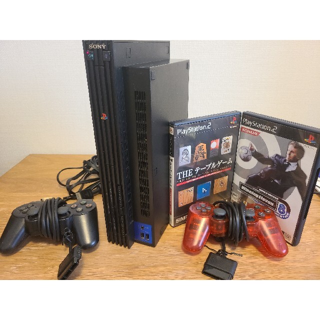 PlayStation2(プレイステーション2)のPS2 本体SCPH-30000 コントローラ2個、ゲーム2個 エンタメ/ホビーのゲームソフト/ゲーム機本体(家庭用ゲーム機本体)の商品写真