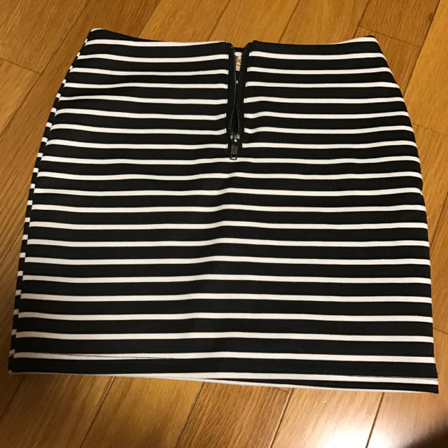 MOR(モア)のタイトスカート レディースのスカート(ミニスカート)の商品写真