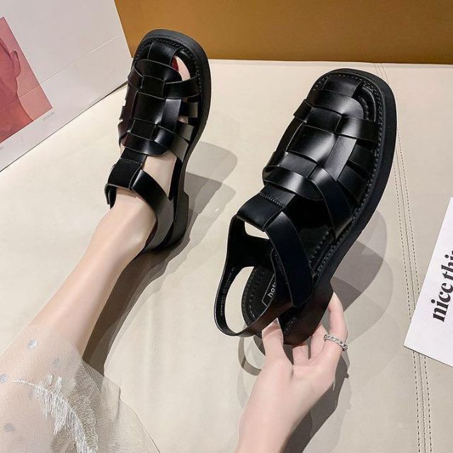 グルカサンダル22.5 レザー 黒 ブラック ZARA  GU好き 韓国 美脚 レディースの靴/シューズ(サンダル)の商品写真