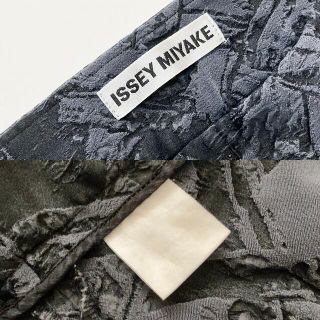 ISSEY MIYAKE - ISSEY MIYAKE 総柄 シワ加工 ストレッチパンツ 黒
