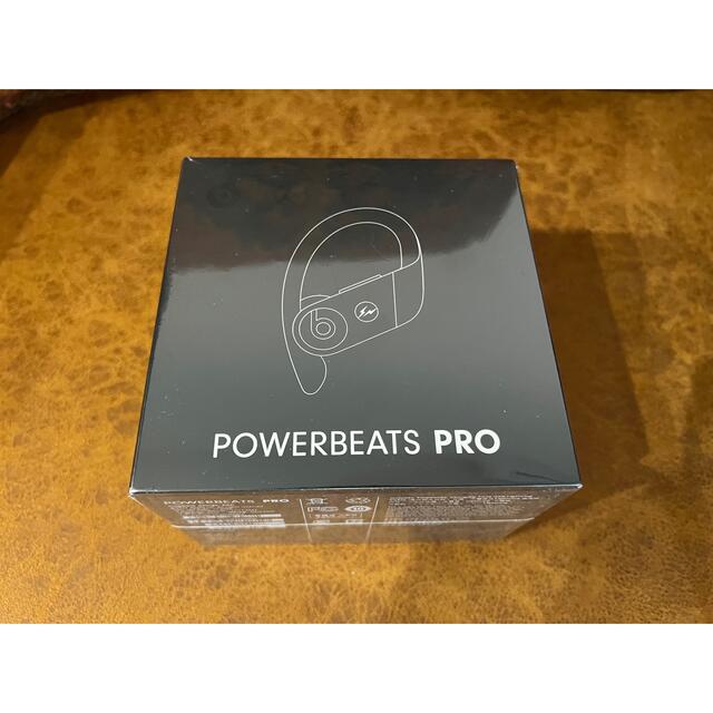 Beats by Dr Dre(ビーツバイドクタードレ)のBeats Powerbeats Pro fragment design 新品 スマホ/家電/カメラのオーディオ機器(ヘッドフォン/イヤフォン)の商品写真