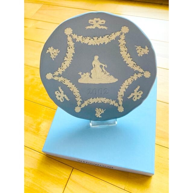 WEDGWOOD(ウェッジウッド)の【最終価格/美品！】ウエッジウッド　イヤープレート　2002年 インテリア/住まい/日用品のインテリア小物(置物)の商品写真