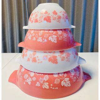 パイレックス(Pyrex)のオールドパイレックス　シンデレラボウル4つセット 【グースベリー　ピンク】(食器)