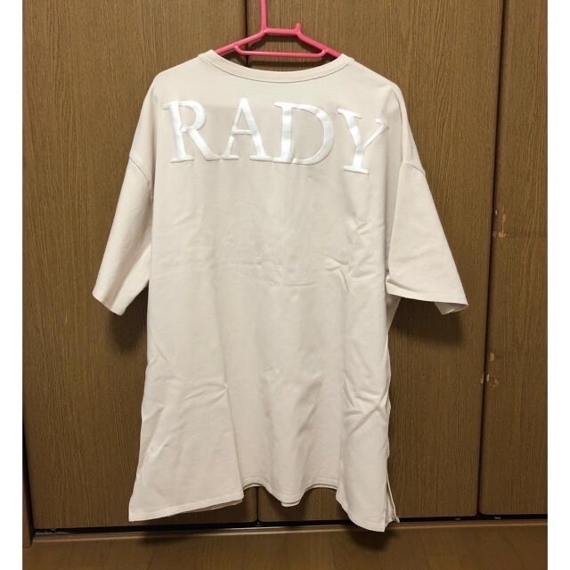 Rady(レディー)のなつみ様専用　Rady バックロゴTシャツ レディースのトップス(Tシャツ(半袖/袖なし))の商品写真