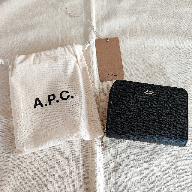 A.P.C - 新品★A.P.Cコンパクトウォレット 人気ブラックエンボスレザーの通販 by s.y's shop｜アーペーセーならラクマ