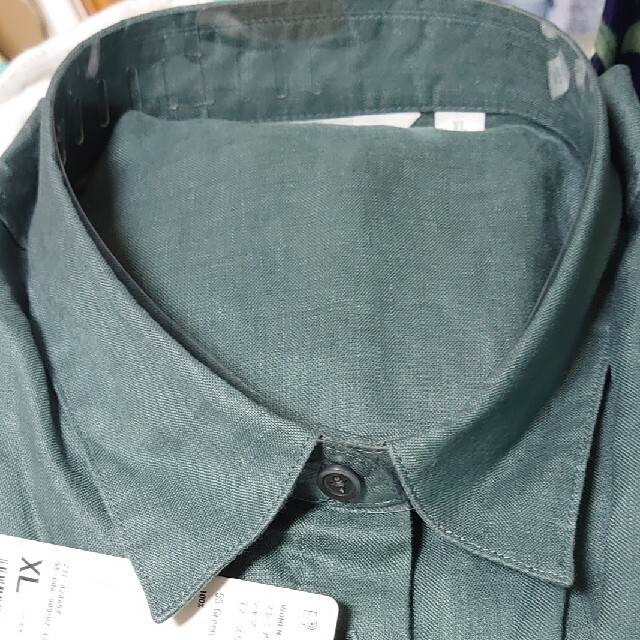 UNIQLO(ユニクロ)の新品 未使用 ユニクロ プレミアムリネンシャツ ノースリーブ グリーン XL レディースのトップス(シャツ/ブラウス(半袖/袖なし))の商品写真