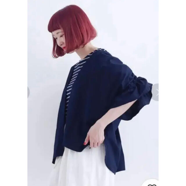 merlot(メルロー)の【 merlot 】新品未使用★ フリル袖 スキッパーブラウス ✨ ネイビー レディースのトップス(シャツ/ブラウス(長袖/七分))の商品写真