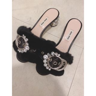 ミュウミュウ(miumiu)のミュウミュウ　ラビットファービジューサンダル(サンダル)