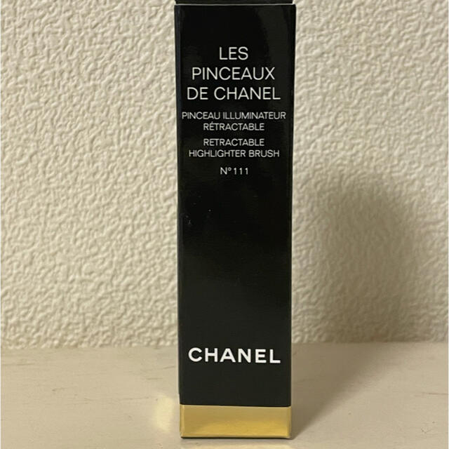 CHANEL(シャネル)の【新品】CHANEL パンソー イルミナトゥール レトラクターブル N°111 コスメ/美容のメイク道具/ケアグッズ(ブラシ・チップ)の商品写真