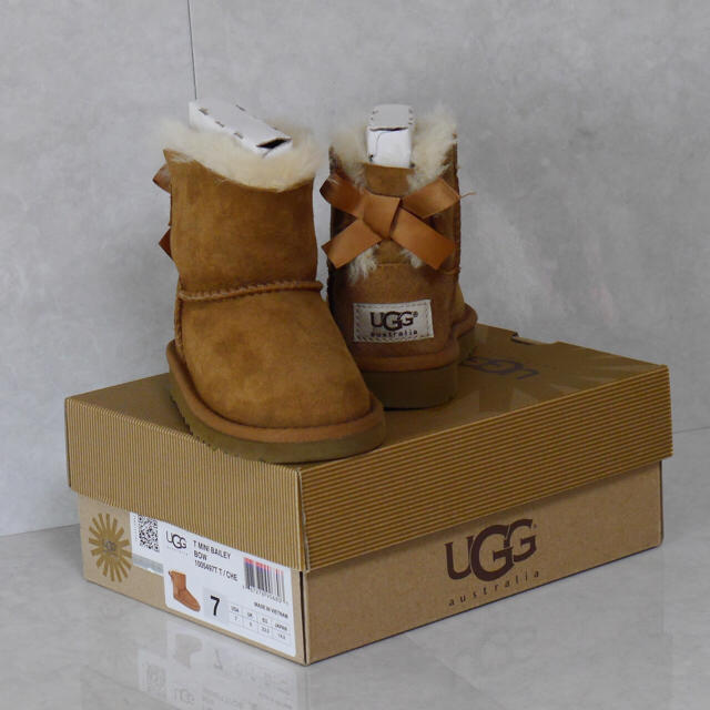 UGG(アグ)のUGG☆ミニベイリーボウ チェスナット キッズ/ベビー/マタニティのベビー靴/シューズ(~14cm)(ブーツ)の商品写真