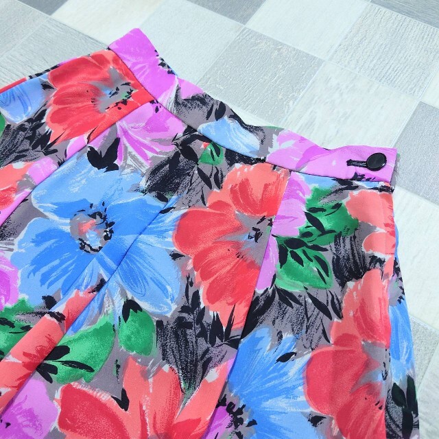 UNKNOWN レーヨン 花柄 スカート マルチカラー W63~68 日本製 レディースのスカート(ひざ丈スカート)の商品写真