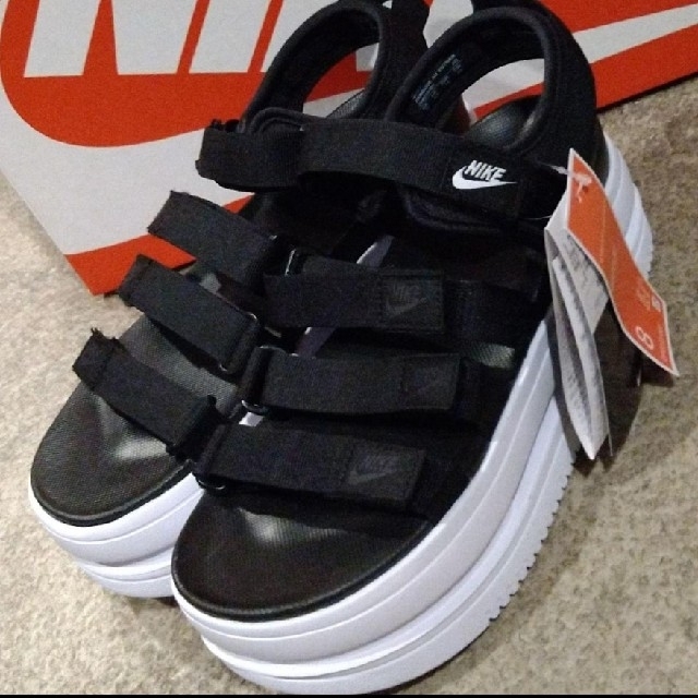 NIKE(ナイキ)の新品❤未使用 25 アイコン クラシック厚底 Nike Icon Classic レディースの靴/シューズ(サンダル)の商品写真