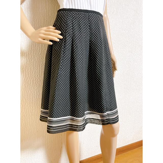 COMME CA ISM(コムサイズム)の美品　コムサイズム　フレアスカート　ブラック×ドット　サイズM レディースのスカート(ひざ丈スカート)の商品写真