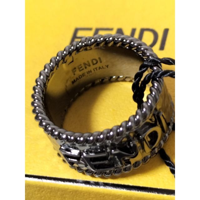 最大82%オフ! 匿名配送 FENDI ルテニウムカラー ロゴ リング econet.bi