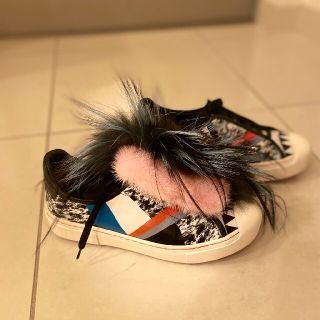 FENDI - フェンディ ファー付き スニーカーの通販|ラクマ