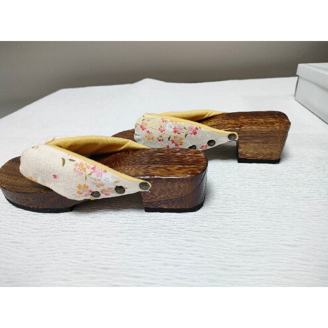🔴難あり⭐はきやすいサンダル下駄⭐イエロー系⭐しだれ桜 レディースの靴/シューズ(下駄/草履)の商品写真