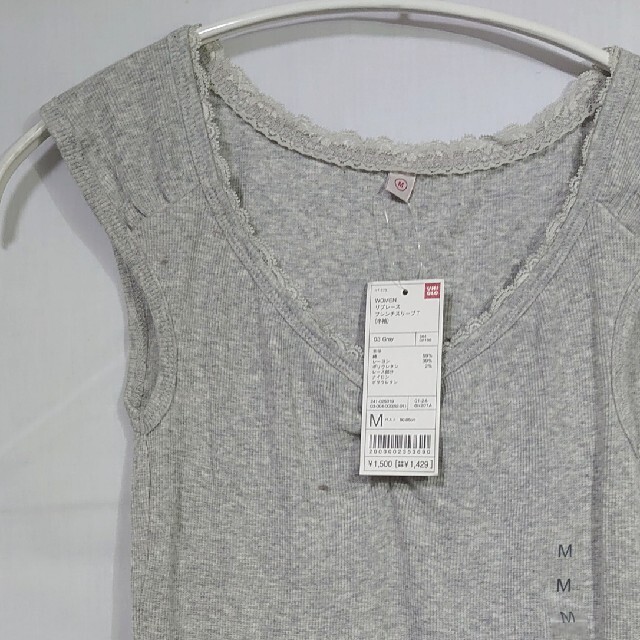 UNIQLO(ユニクロ)の新品 未使用 ユニクロ フレンチスリーブTシャツ グレー M ノースリーブ レディースのトップス(Tシャツ(半袖/袖なし))の商品写真