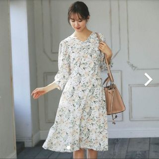 トッコ(tocco)のトッコクローゼット パール フラワープリントワンピース tocco closet(ロングワンピース/マキシワンピース)