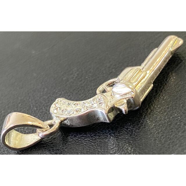 シルバー925 ネックレストップ 手錠 ピストル オニキス