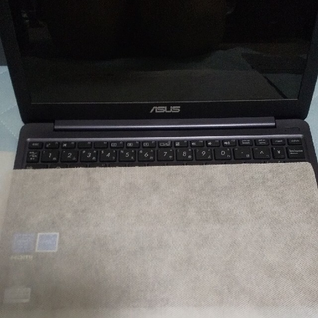 ASUSノートパソコン VivoBook R207 5