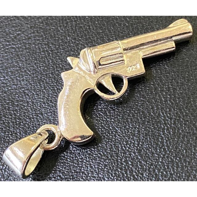 シルバー925 拳銃型 ペンダントトップ ネックレス ピストル 短銃 彫金